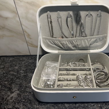 Schmuck Organizer mit Silber Schmuck