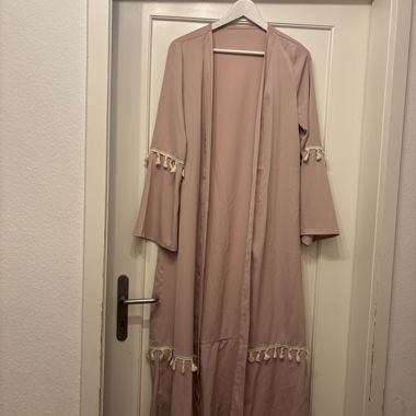 Rosa Kimono-Mantel mit Quasten