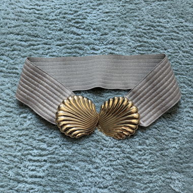 Cintura elastica con chiusura a conchiglia