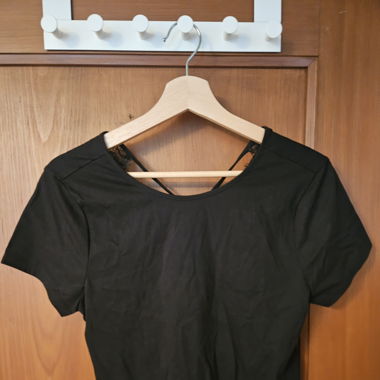 T-Shirt mit Rückenausschnitt