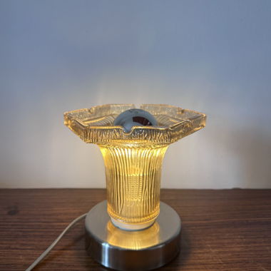 Vintage-Touchlampe aus gepresstem, bernsteinfarbenem Glas 
