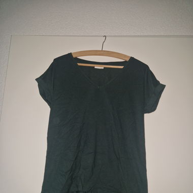 Dunkelgrünes T-shirt von Vila