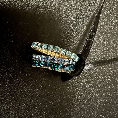 Anello blu con perline multiple