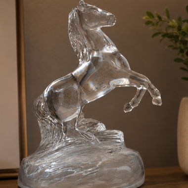 Figurine de cheval en verre