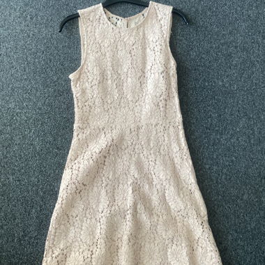 Abito in pizzo Mango