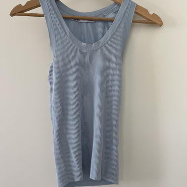 Hellblaues Top