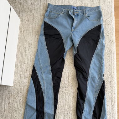 Jeans Mugler X H&M con logo