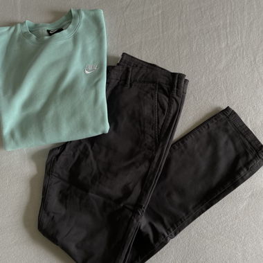 Pantalon foncé 