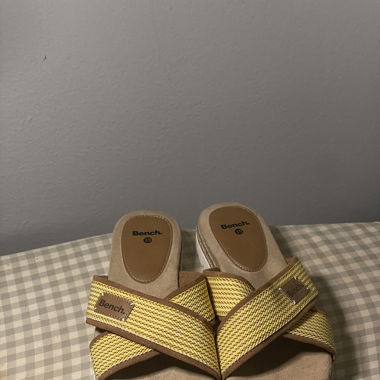 Bench slippers