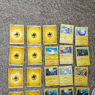 Pokemon 20x Karten Set / intakter Zustand gelb