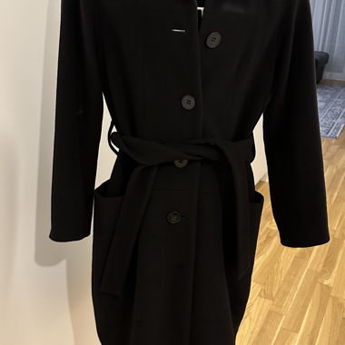 Manteau noir Hugo Boss taille 36