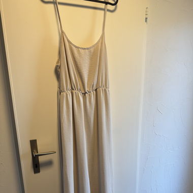 Beiges Sommerkleid