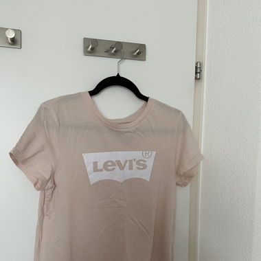 levis t-shirt