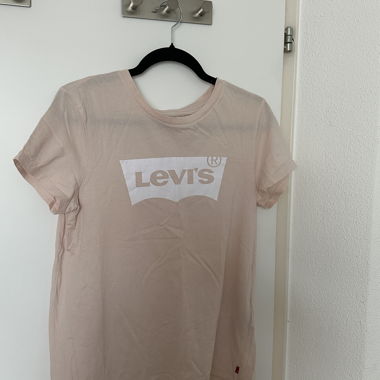 levis t-shirt
