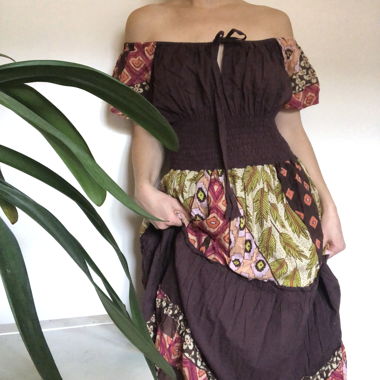 Robe brune à motifs hollandais