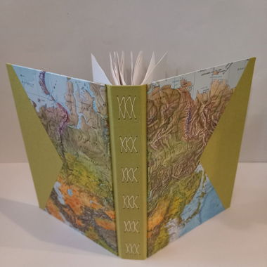 Handmade - Livre à la couture visible