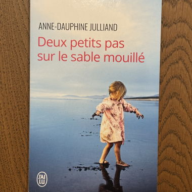 Book « Two Small Steps on Wet Sand »