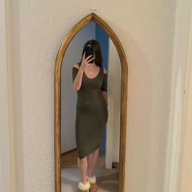 Schönes dunkelgrünes Kleid