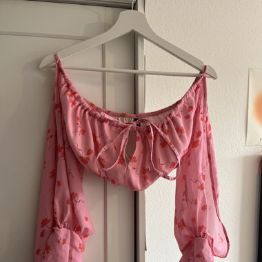 pink top with open arms