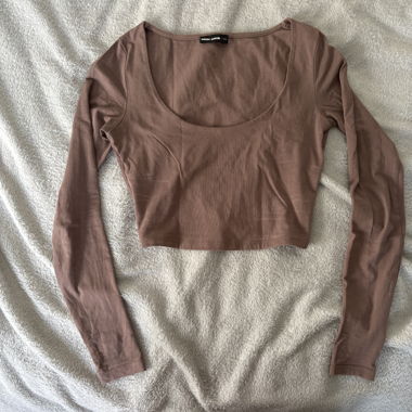 brown cropped longsleeve