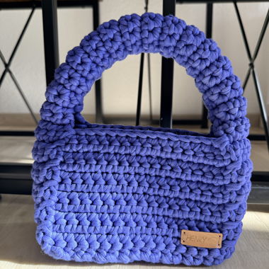 Handgefertigte Hobo-Bag aus Periwinkle-Blauem Häkelgarn