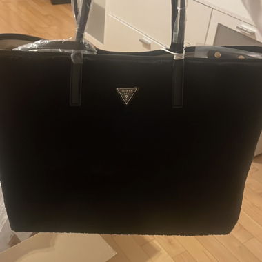 Borsa Guess con pochette per cosmetici