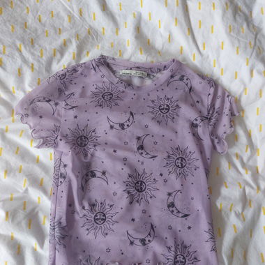 Lilac T-shirt with moon and sun print, mesh style