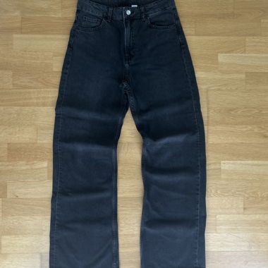 Jean noir à jambes larges