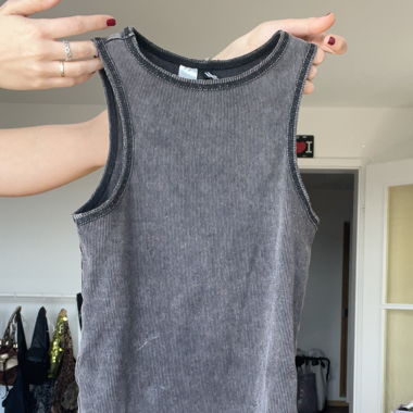 simple black tanktop