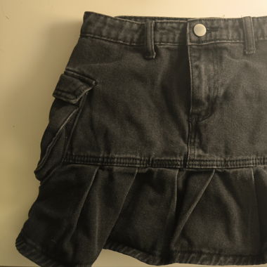 BLACK DENIM PLEATED SKIRT