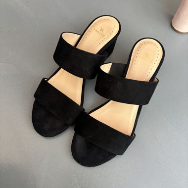 Sandales à talon noir