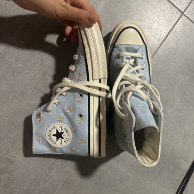 Converse All Star azzurre chiare con motivo floreale