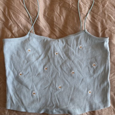top bandeau avec bretelles bleu et petites fleurs 