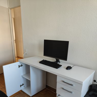 Bureau blanc