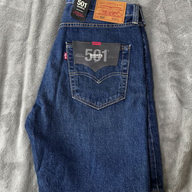 Short Levi’s 501 en jean brut – Taille W32, Neuf