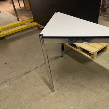 USM Haller Tisch, weiss-chrom, in 4 Grössen