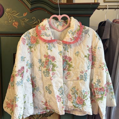 Bella blusa vintage con un bottone in alto
