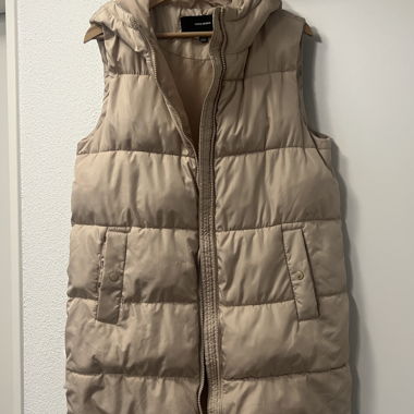 Beige quilted vest with hood