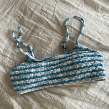 Top bikini a righe blu-bianco