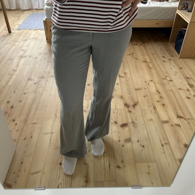 Pantaloni svasati in lino