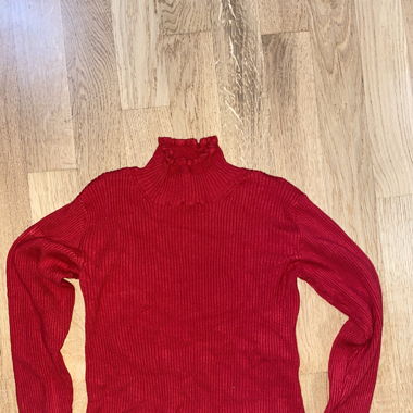 Roter Rollkragen Pulli 