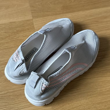 Graue Slip-On Sneaker