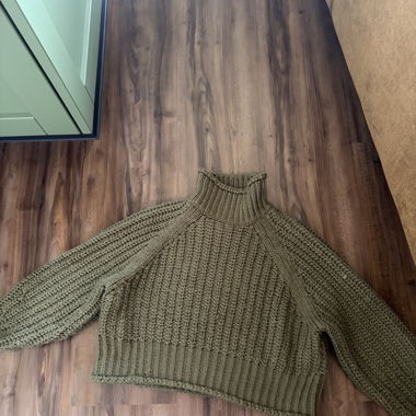Olive-farbener Grobstrick-Rollkragenpullover H&M