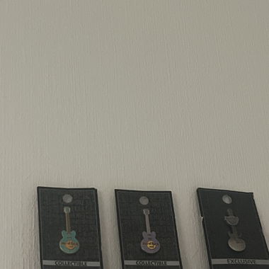 Hard Rock Cafe Guitar Pins
