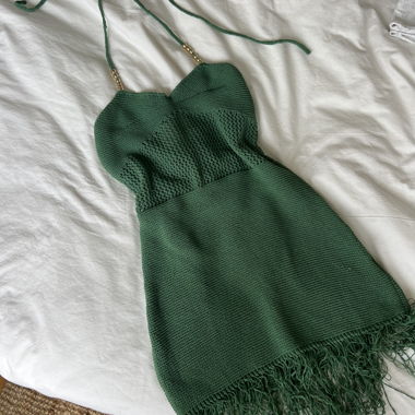 Vestito a maglia verde per la spiaggia