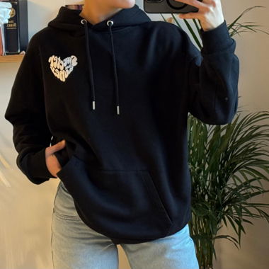 Schwarz-weisser Hoodie mit süsser Botschaft