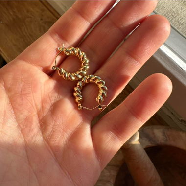 Golden earrings small hoops, for every occasion