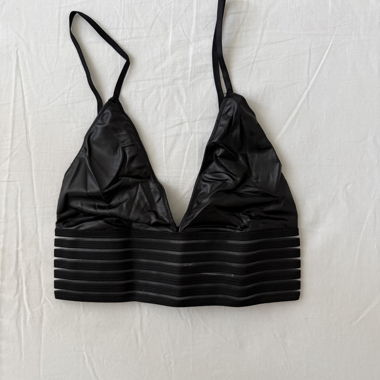 Reggiseno nero in ecopelle