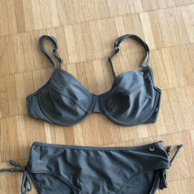 Bikini vert olive avec haut (80C) & slip (40) – neuf