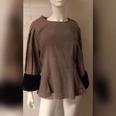 Top Zara Woman a quadri con maniche in pelliccia sintetica